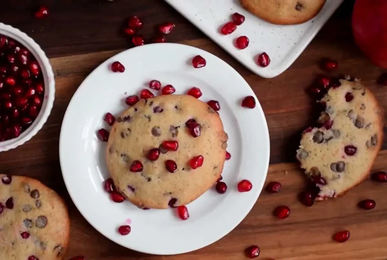Pomegranate and chocolate cookie